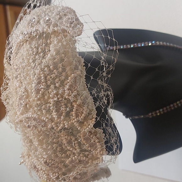 White Vintage hat - Picture 2 of 8